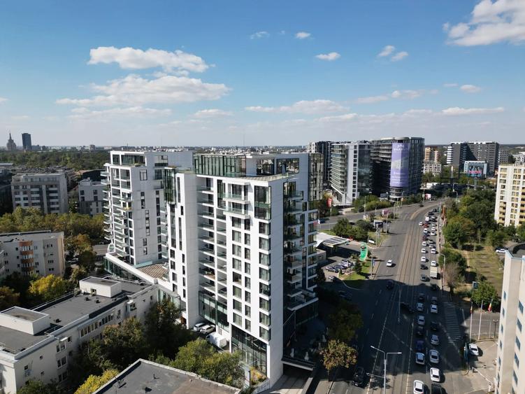 Apartament cu 4 camere decomandat în Herăstrău