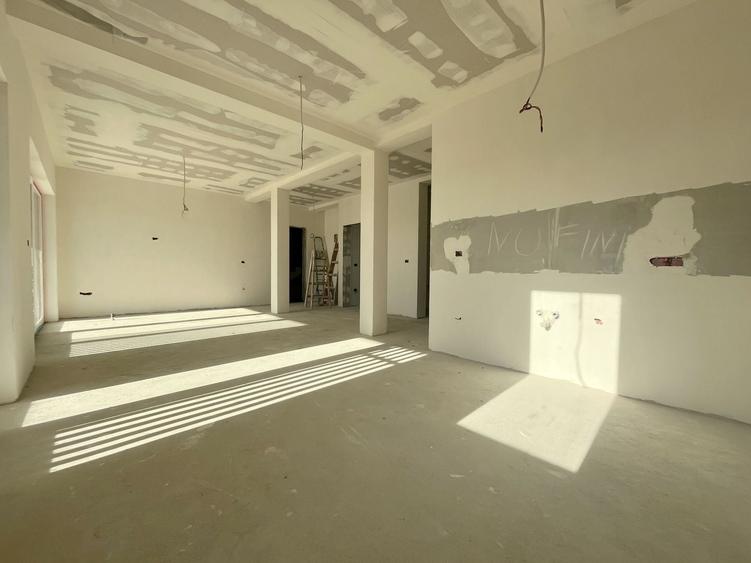 Apartament cu 3 camere decomandat în Torontalului