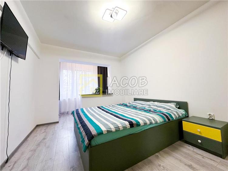 Apartament cu 3 camere semidecomandat în 9 Mai