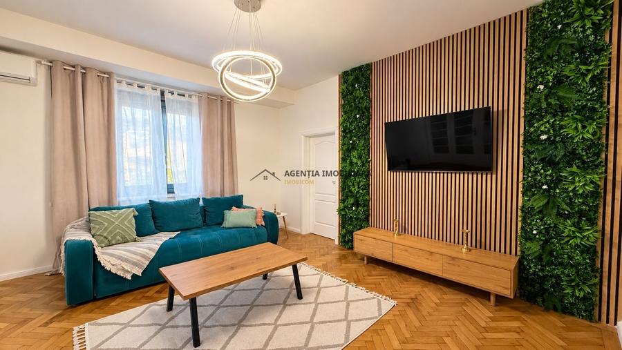 Apartament cu 3 camere circular, mobilat în P-ța Unirii