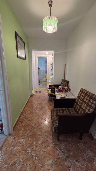 Apartament cu 3 camere decomandat în Milcov