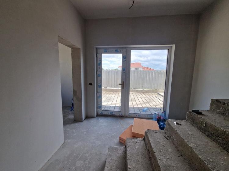 Duplex cu 5 camere cu Canalizare în Iris