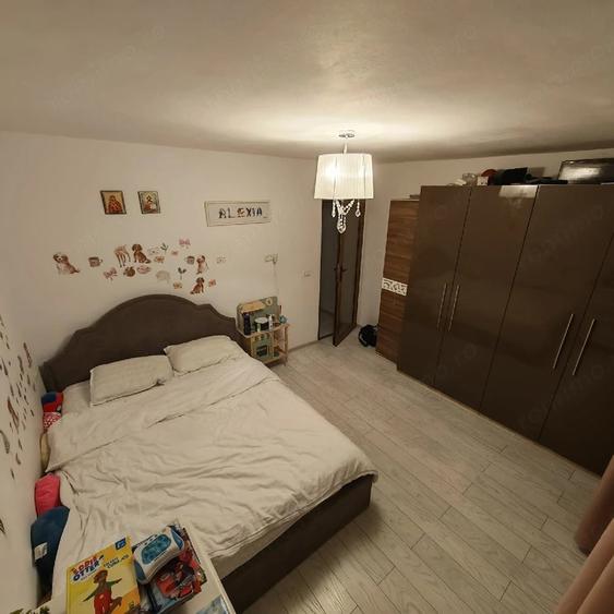 Apartament cu 3 camere decomandat, mobilat în Steaua