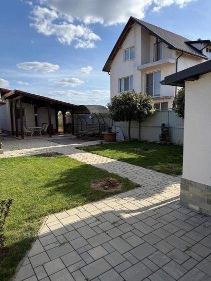 Casă cu 4 camere în Central