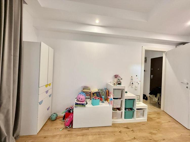 Apartament cu 3 camere semidecomandat în Ștefăneștii de Jos