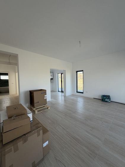 Casă cu 4 camere în Valea Adâncă