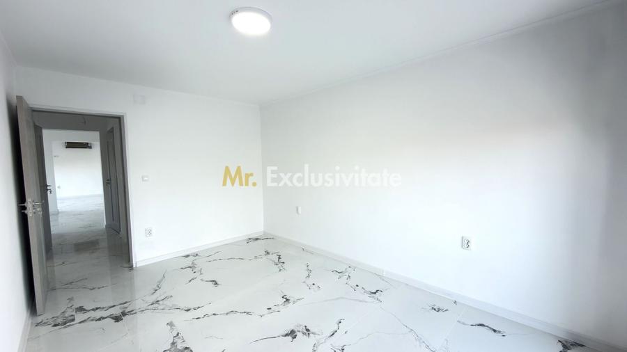 Apartament cu 3 camere semidecomandat în Sud-Vest