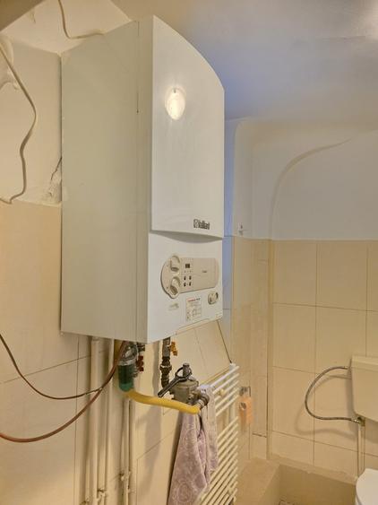 Apartament cu 3 camere decomandat în P-ța Universității
