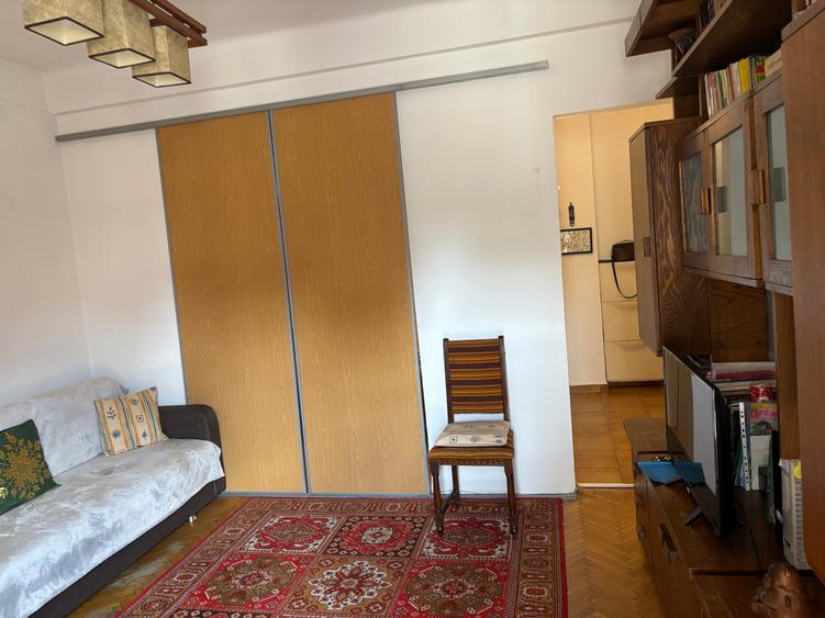 Apartament cu 2 camere semidecomandat în Armeneasca