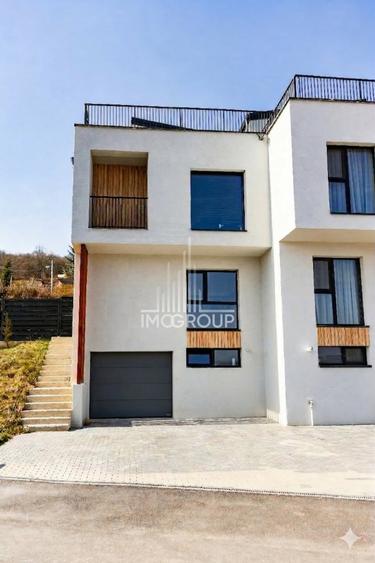 Duplex cu 4 camere cu Canalizare în Florești