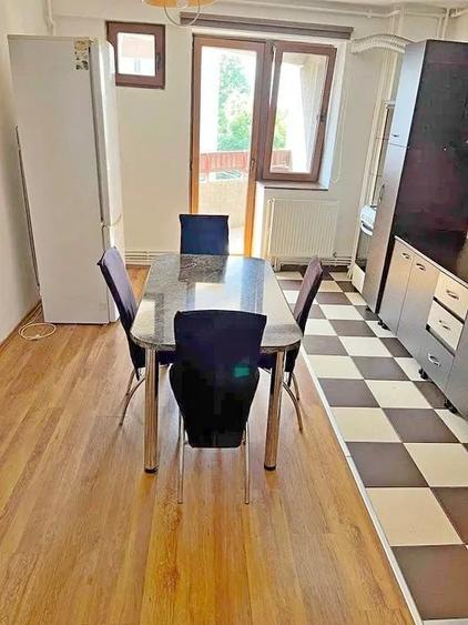 Apartament cu 3 camere semidecomandat în Central