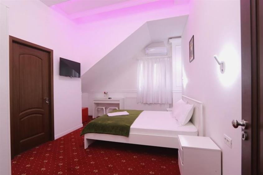 De vanzare –  Cladire comerciala - Pensiune – Restaurant – Ballroom – Rahova – A - 14