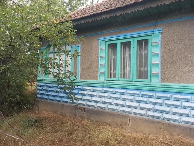 Casă cu 4 camere cu Teren 5000 Mp în Drăgănești