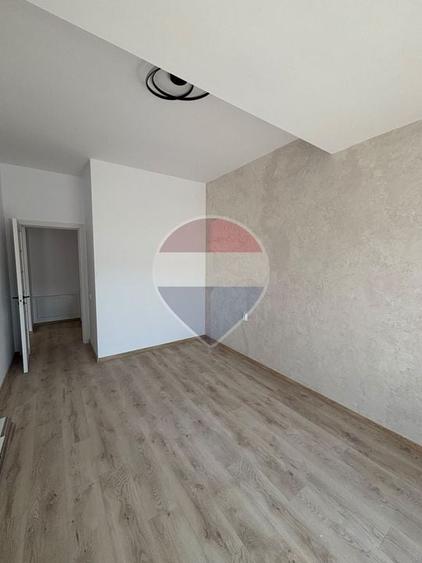 Apartament cu 2 camere semidecomandat în Florești