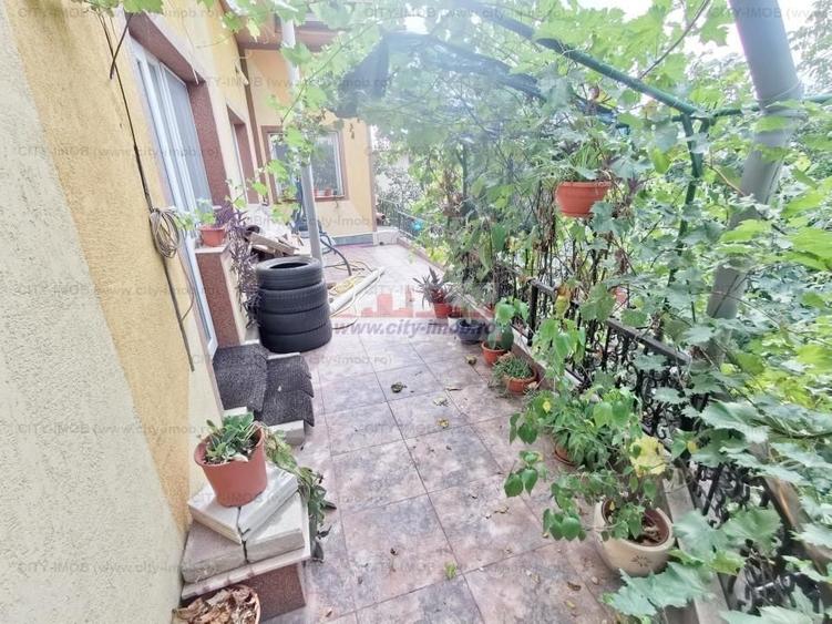 Casă individuală cu 5 camere decomandat cu Canalizare în Andronache