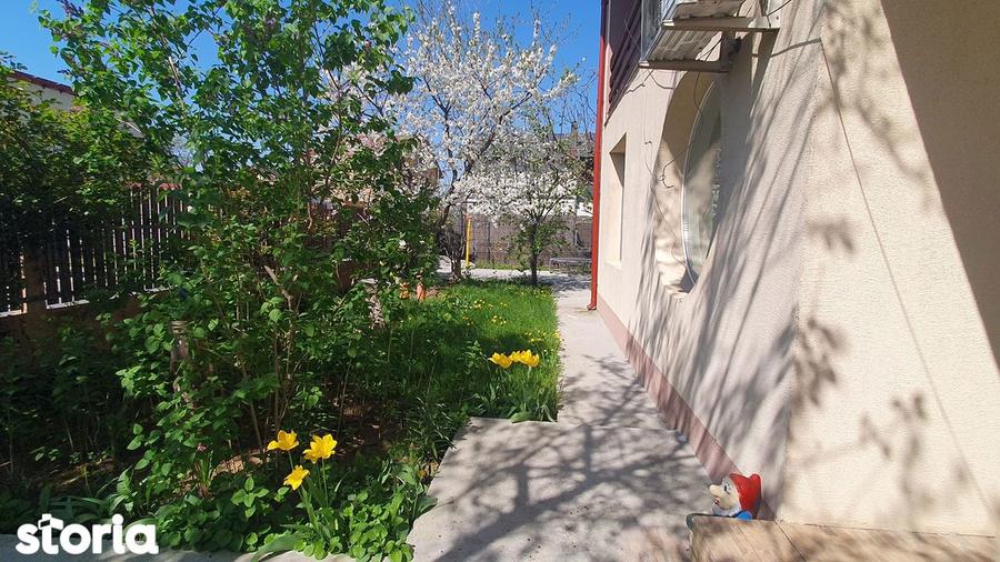 Casă cu 5 camere decomandat cu Canalizare în Theodor Pallady