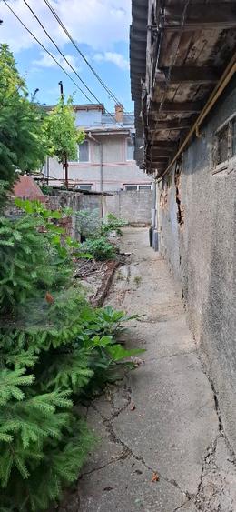 Casă individuală cu 5 camere cu Teren 191 Mp în Central