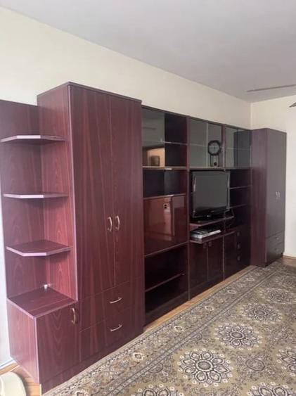 Apartament cu 3 camere semidecomandat în Alexandru cel Bun