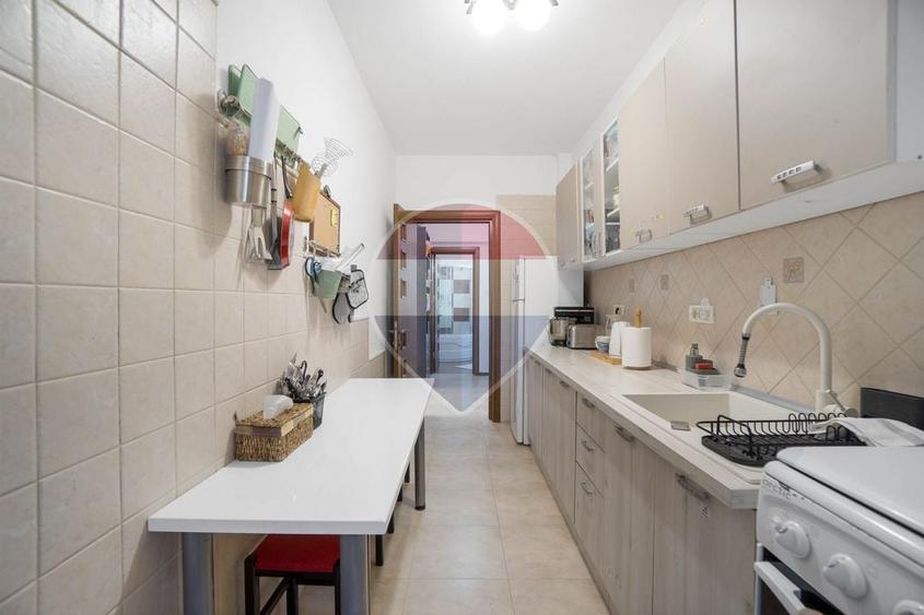 Casă individuală cu 10 camere cu Teren 947 Mp în Valea Alba