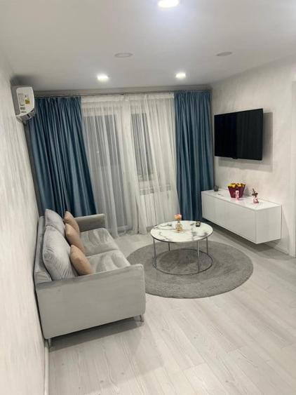 Apartament cu 2 camere semidecomandat, mobilat în Tomis Nord
