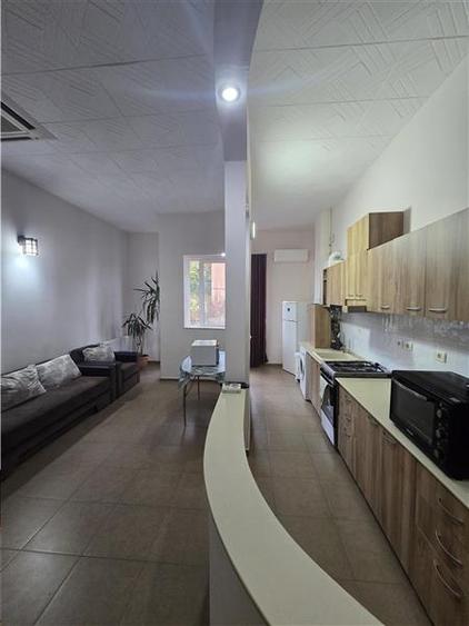 Apartament cu 3 camere decomandat, mobilat în Delfinariu