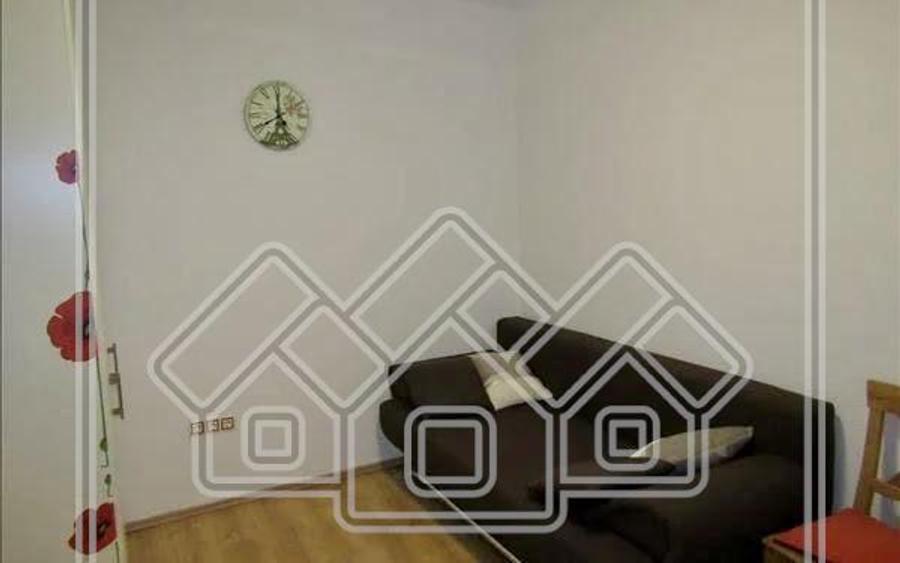 Apartament cu 3 camere nedecomandat în Hipodrom 3