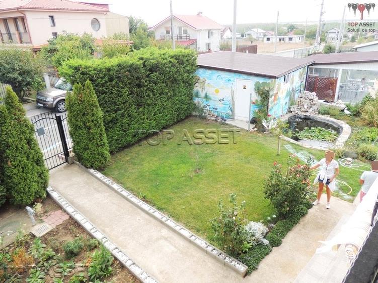 Casă individuală cu 7 camere cu Canalizare în Sud-Est