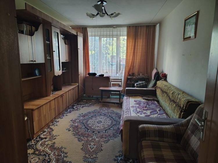 Apartament cu 3 camere semidecomandat în Ghencea