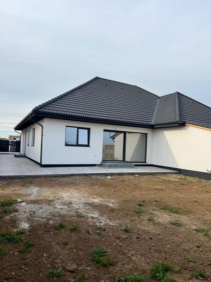 Casă cu 4 camere cu Teren 380 Mp în Sânandrei