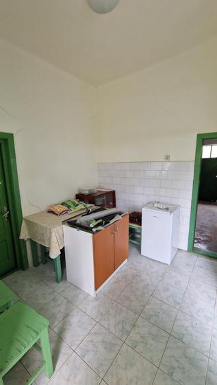 Casă cu 8 camere cu Teren 3651 Mp în Giulvăz