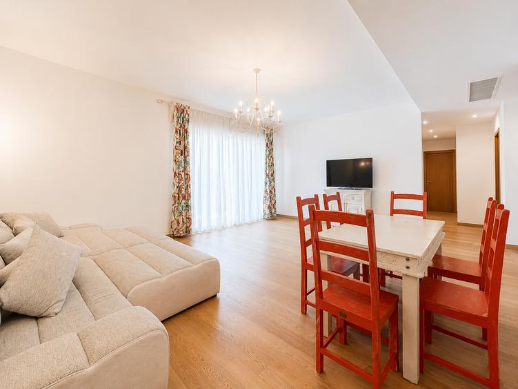 Apartament cu 4 camere decomandat în Aviatorilor