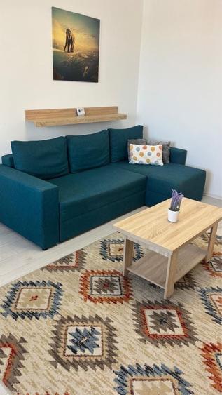 Apartament cu 3 camere semidecomandat în Vlahuță