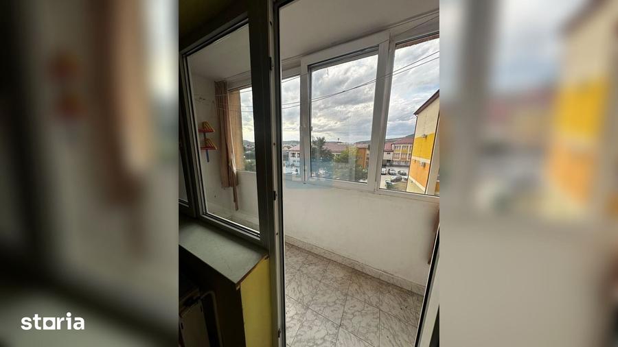 Apartament cu 3 camere semidecomandat în Central