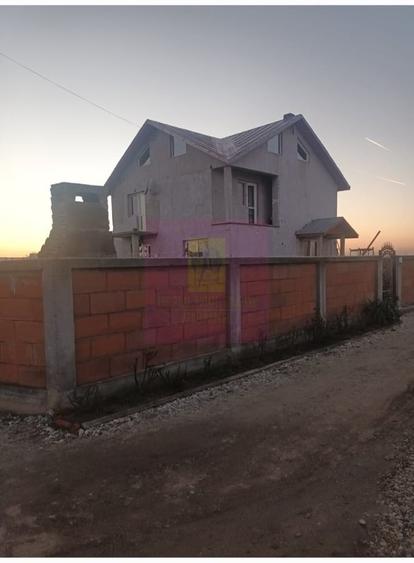 Casă cu 4 camere în Eroii Revoluției