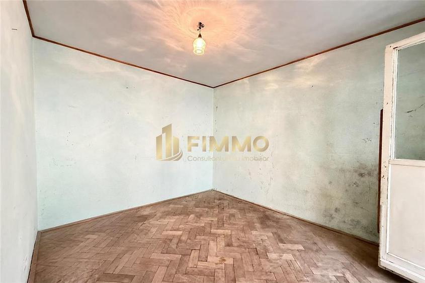 Apartament cu 3 camere semidecomandat în George Enescu
