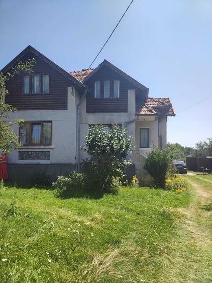 Casă cu 4 camere în Central