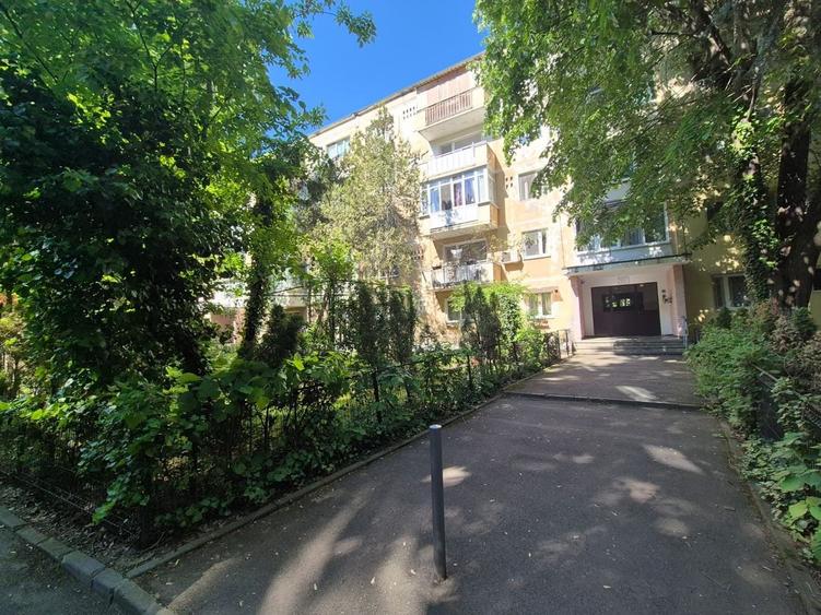 Apartament cu 3 camere circular, mobilat în Berceni