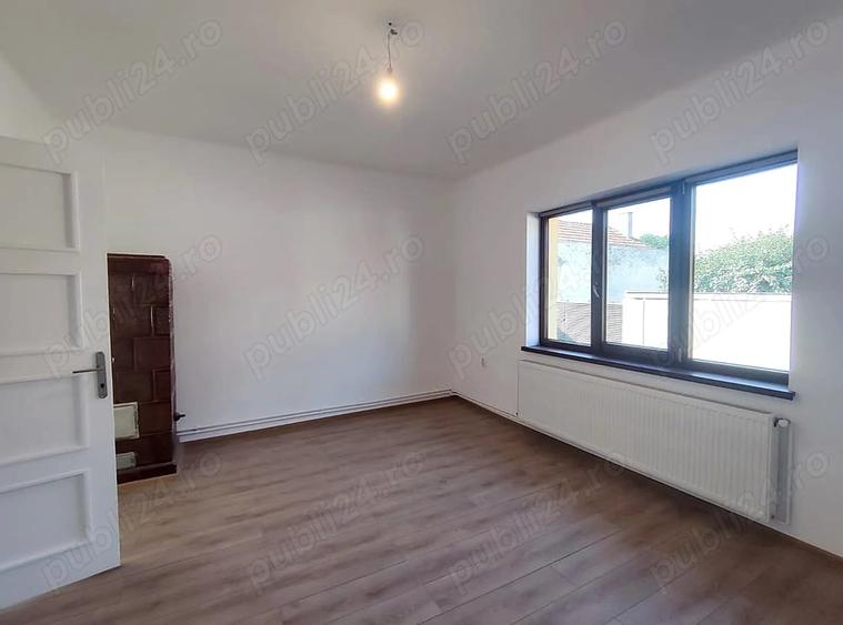 Casă cu 2 camere cu Teren 400 Mp în Bartolomeu