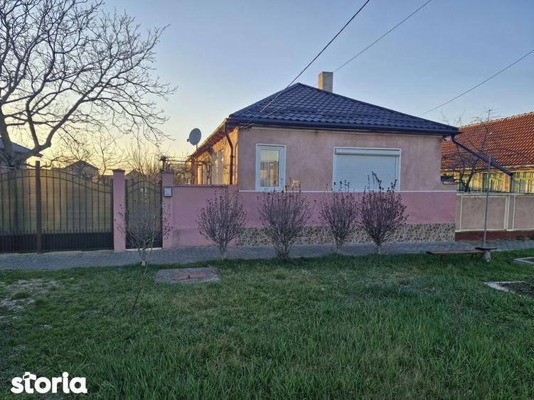 Casă cu 4 camere cu Teren 1500 Mp în Funcționarilor