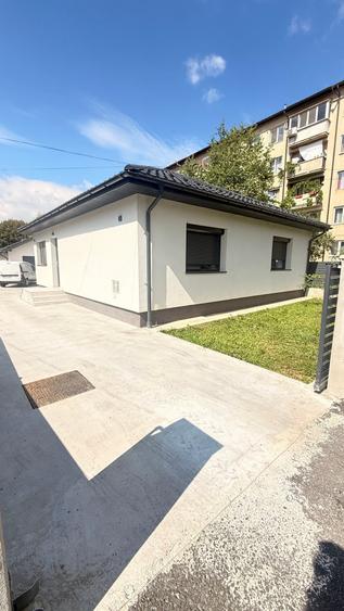 Casă cu 2 camere cu Canalizare în Central