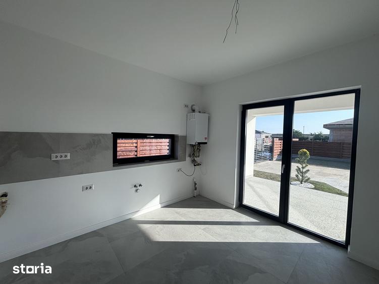 Casă cu 3 camere cu Teren 391 Mp în Ștefănești