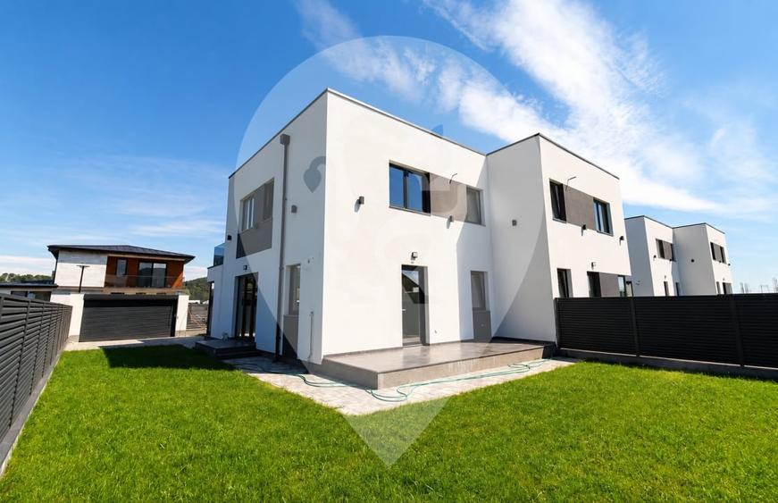 Duplex cu 4 camere cu Canalizare în Sânpetru