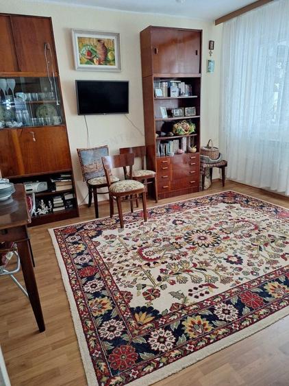 Apartament cu 3 camere decomandat, mobilat în Central