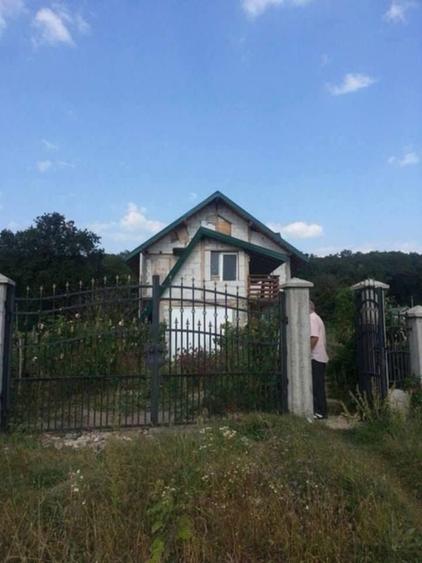 Casă cu 4 camere cu Teren 279 Mp în Dobrovăț