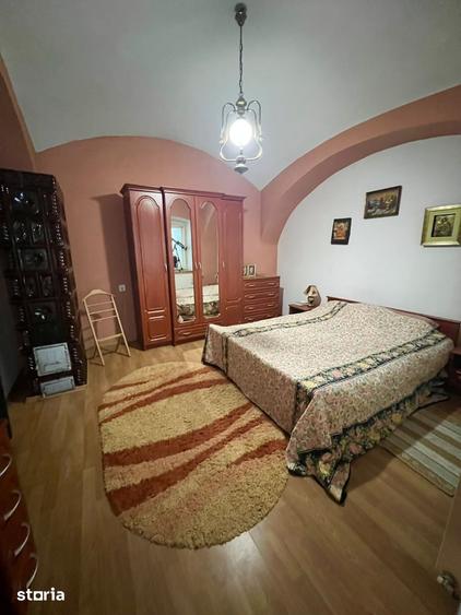 Casă cu 5 camere cu Teren 461 Mp în Central
