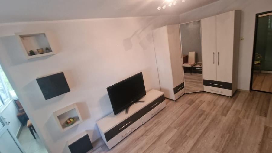 Apartament cu 3 camere decomandat în Micro 38