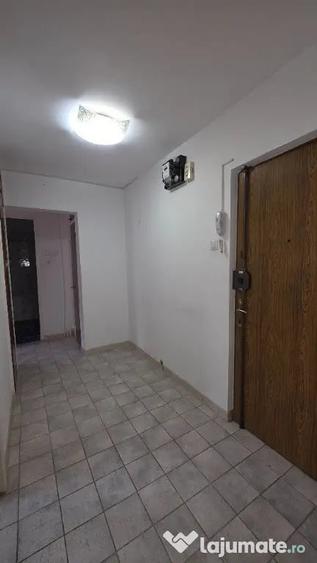 Apartament cu 2 camere decomandat în Titan