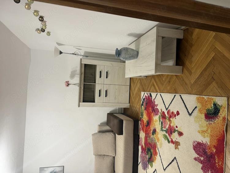 Apartament cu 3 camere decomandat în Exterior Vest
