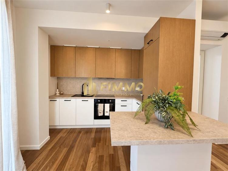 Apartament cu 3 camere semidecomandat, mobilat în George Enescu