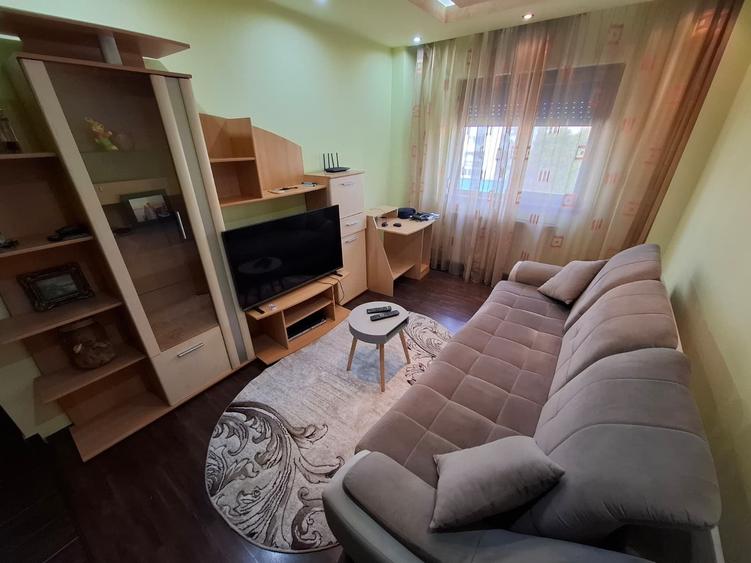 Apartament cu 4 camere semidecomandat în Micălaca